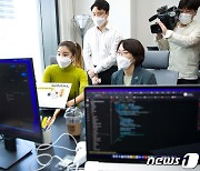 1인미디어콤플렉스오픈스튜디오 찾은 임혜숙 장관