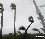 태풍 '찬투' 17일 오전 8시 제주 최근접..출근길 비바람 주의
