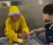 '여주 노인 담배셔틀' 10대 가해학생 2명 구속