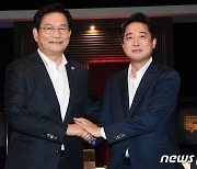 송영길·이준석, 언론법 '고의중과실 조항' 삭제 합의..법안 처리엔 이견