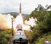 北, 열차에서 탄도미사일 발사 첫 공개..다양한 발사 수단 과시