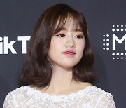 아이즈원 안유진, 코로나19 완치.."퇴소 후 휴식 중"