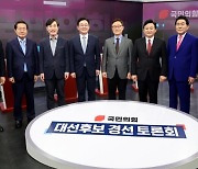 윤석열 토론 데뷔.. 洪·劉 집중 견제에도 '진검 승부' 피했다