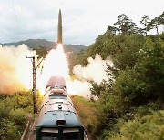 북한, 15일 열차서 탄도미사일 발사..김정은 참관 안 해