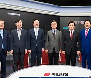 국민의힘 첫 TV토론서 洪 "보수궤멸 장본인"..尹 "맡은 소임"