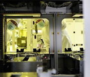 SK to invest $4.4 bn in high-tech materials, localize EUV by 2025