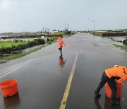 폭우로 침수된 서귀포시 도로