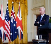 프랑스, 미국과 호주의 핵잠수함 합의에 "우방의 등에 칼 꽂아"