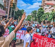 [미얀마] 곳곳 폭발, 통신타워 파괴에다 민주화 시위 계속