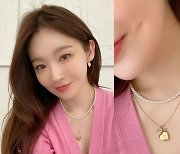 강민경, 보조개 미녀의 無굴욕 초근접샷.."하트랑 진주는 못 참지" [★SHOT!]