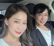 '서프라이즈 김태희' 김하영, 미모의 母와 붕어빵 셀카 '언니 아냐?'