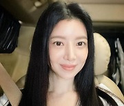 '44세' 윤세아, 목 늘어난 티셔츠 입어도 예뻐..비현실적 미모