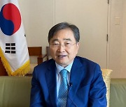 유엔가입 30년 맞아 인터뷰하는 조현 대사