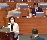 유은혜 "국민대, 김건희 논문 검증해야..계획 제출받을 것"