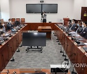 언론법 평행선.."자정역할 되겠나" vs "관영언론만 남아"