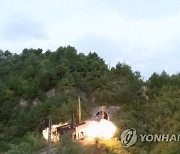 북한, 어제 열차서 탄도미사일 발사.."동해상 800km 목표 타격"