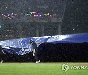창원NC파크 폭우..경기 일시 중단