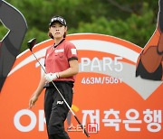 [포토]박주영 '첫 타구는 중앙이다'