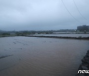 찬투 몰고 온 폭우에 침수된 밭