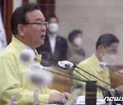 김총리 "오늘 중 전국민 70% 1차접종..2차접종 속도낼 것"(종합)