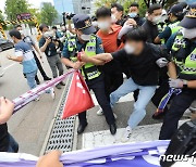 국조실 "외교부 청사 무단침입한 청년 시위대, 최대한 선처를"(종합)