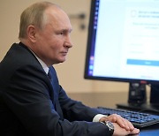 '자가격리' 푸틴, 온라인으로 총선 투표.."시민 의무 다했다"