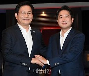 [데일리안 오늘 뉴스 종합] '송영길 vs 이준석' 토론배틀, 오세훈 "박원순 대못에 막혔다..시민단체 방만운영 개선 쉽지 않아", 이재명, 대장동 의혹 '공개 수사' 의뢰 등