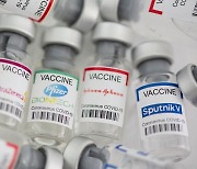 Pfizer, Moderna say vaccine effectiveness wanes over time