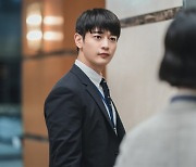 '유미의 세포들' 최민호, '우기 홀릭' 예고하는 짜릿한 비주얼