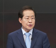국민의힘 대선주자들의 뒤늦은 '조국 과잉수사' 논쟁