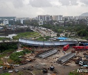 뭄바이서 건설 중 교량 붕괴, 12명 다쳐