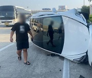 [현장영상] '가로본능' 차량과 부딪쳐 뒤집힌 테슬라..사고 책임 100대0 가능할까?
