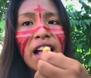 "매일 먹는 건데"..'이것' 먹고 스타 된 아마존 원주민