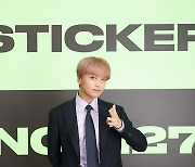 [포토] NCT127 해찬 '정규 앨범 스티커 기대하세요!'