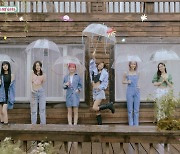 오마이걸 'Dolphin', '살짝 설렜어' 재치고 걸그룹 최장기간 차트인 기록