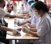 "감염 전파 책임져라"..베트남서 백신 접종 거부시 각서 요구