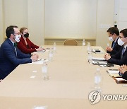 ITI 회장과 면담하는 여한구 통상교섭본부장