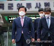 최병섭 의무사령관 현황설명 듣는 박병석 국회의장