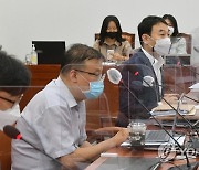 언론중재법 협의체 8차 회의에서 발언하는 김용민 의원