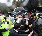 윤석열, 험난한 방문길