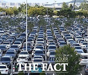 김포공항 국내선 주차장에 가득 찬 차량 [포토]