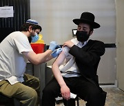 이스라엘, 백신 '부스터샷' 300만명 넘어..국민 3분의 1