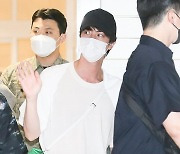 [포토] BTS 진, '장거리는 편안한 차림으로'