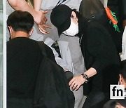 [포토] BTS 지민, '모태 젠틀맨의 폴더인사'