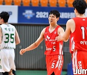 [JB화보] 2021 새마을금고 KBL컵  대회 SK, DB에 90-82로 승리해 KBL컵 우승