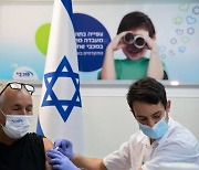 이스라엘 국민 3명 중 1명 백신 '부스터샷' 접종