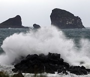태풍 '찬투' 일본서 온대저기압으로 변질