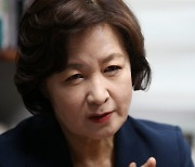 추미애 "조국 과잉수사 지적 옳았는데..홍준표 비겁해"