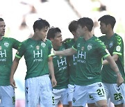 '백승호 PK결승포' 전북, 수원삼성 1-0 꺾고 울산 맹추격.. 수원삼성 10G 무승[오!쎈현장]