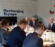 외교차관보, 헝가리 방문..중유럽 4개국과 협력강화 논의